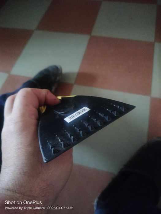 Срочно продам скребок от снега для авто