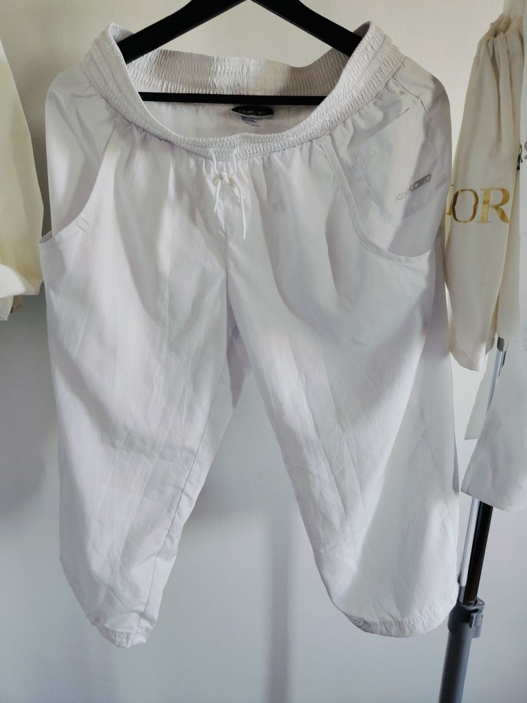 Białe jak nowe Markowe spodnie Reebok spodenki białe letnie 40/L Capri