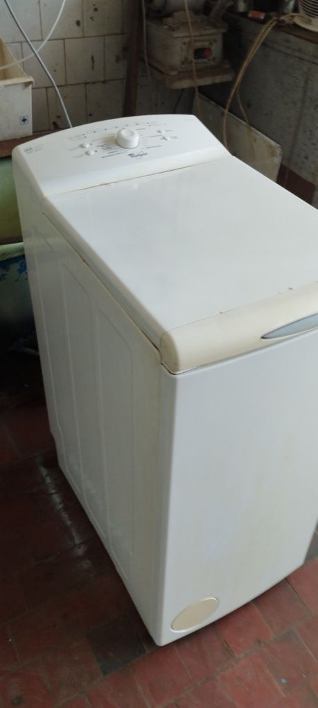 Продам вертикальную стиральную машину Whirlpool 5кг