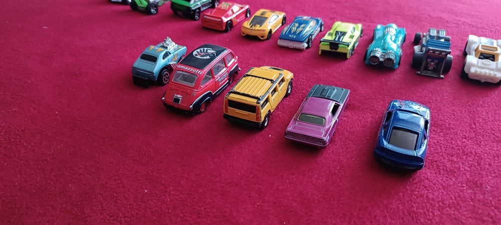 Модельки, машинки от hot wheels
