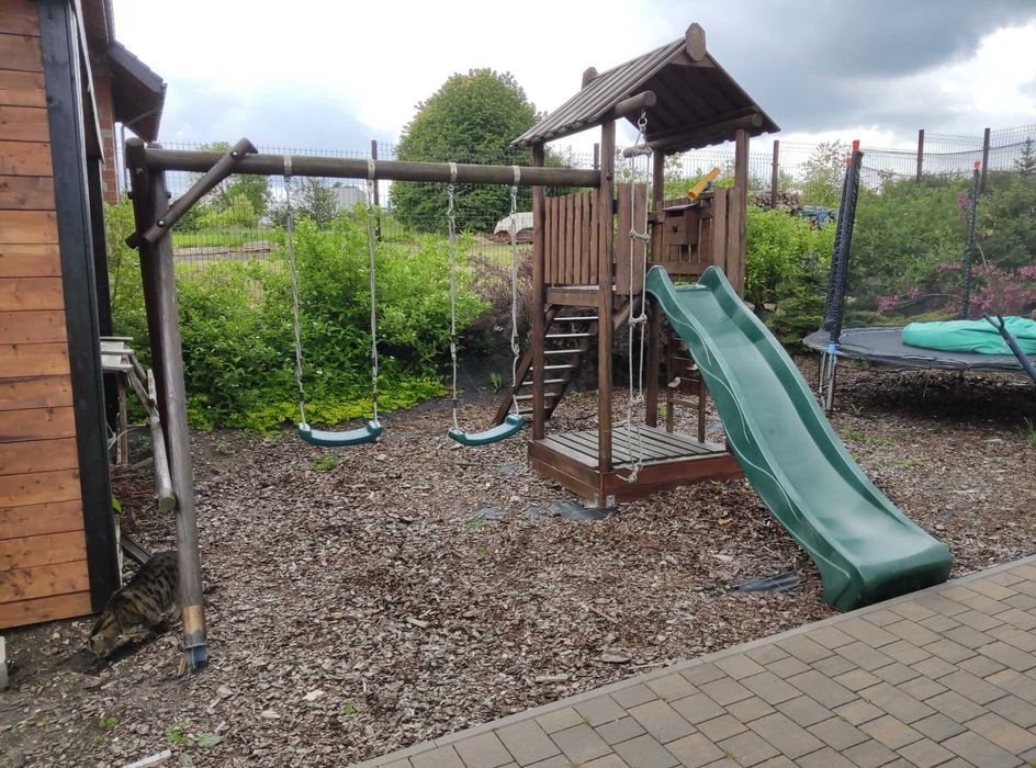 Domek ogrodowy dla dzieci. Plac zabaw