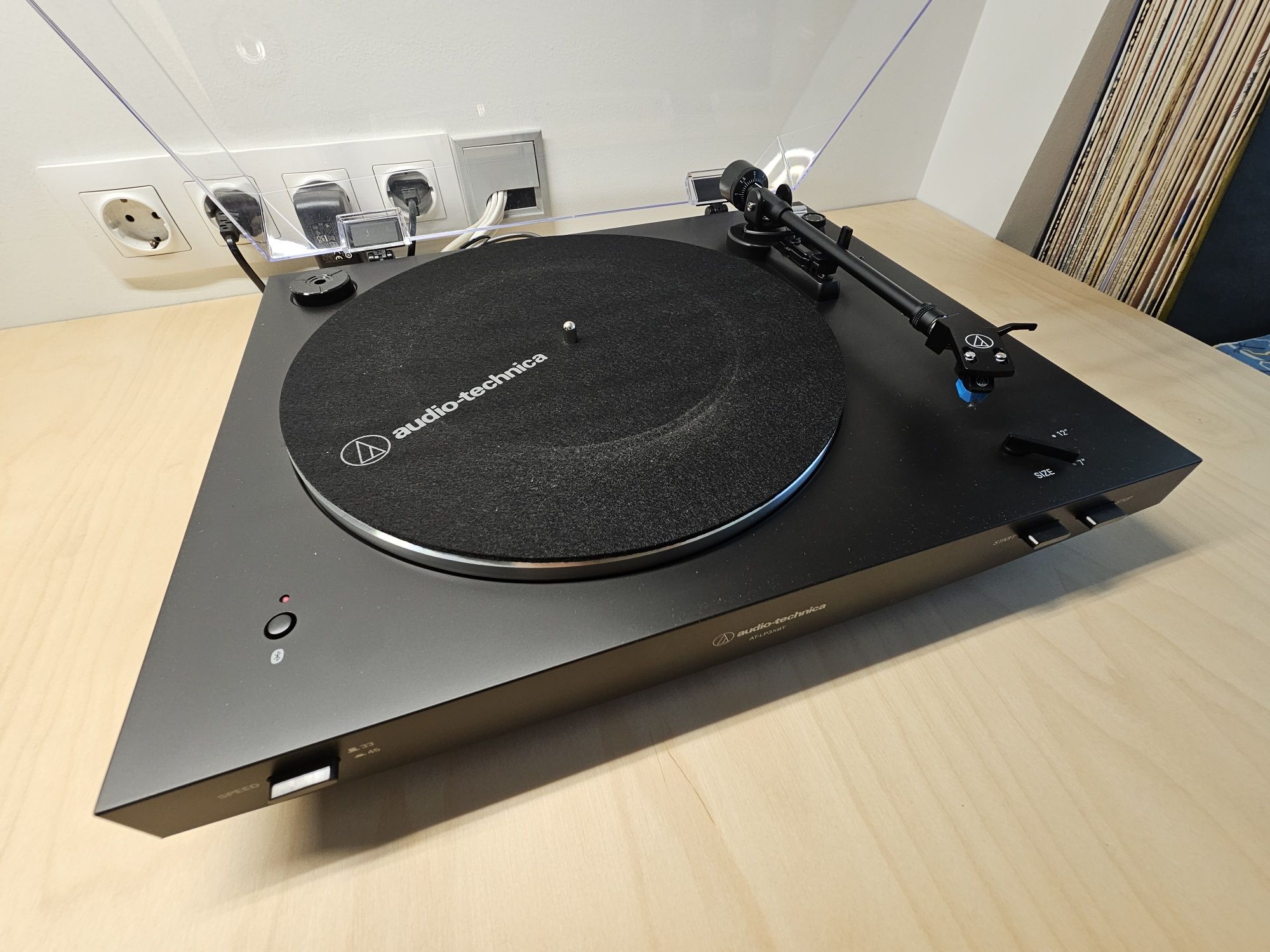 Програвач вінілу Audio-Technica AT-LP3XBT (чек, гарантія) + платівка