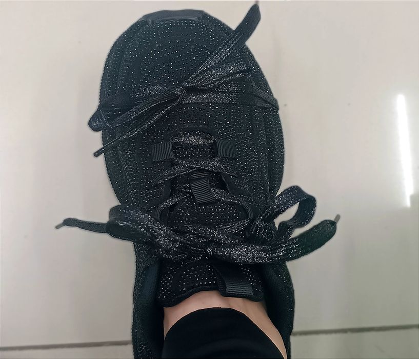 Красивейшие женские кроссовки в камнях,стразы 36,38,41 размер