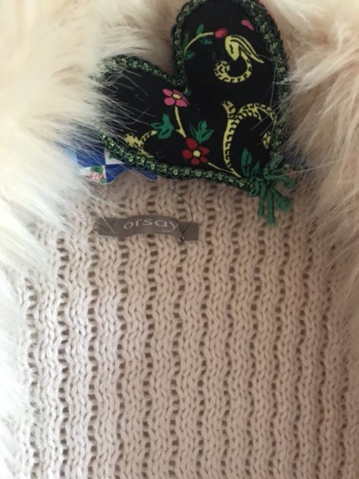 Sweter, narzutka z futerkiem Orsay