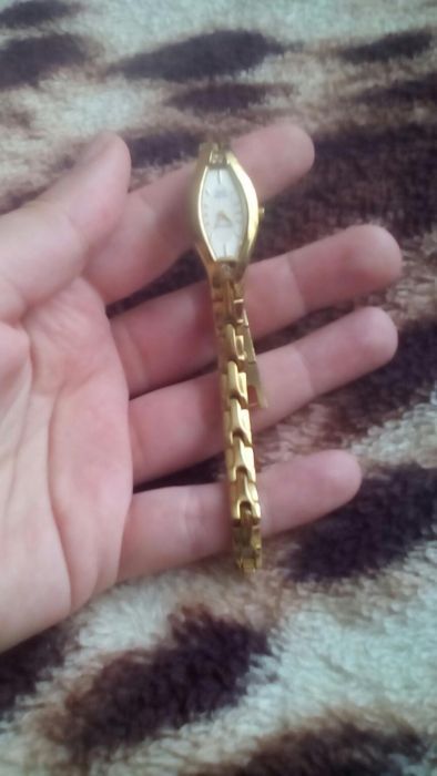 Часики на руку продам