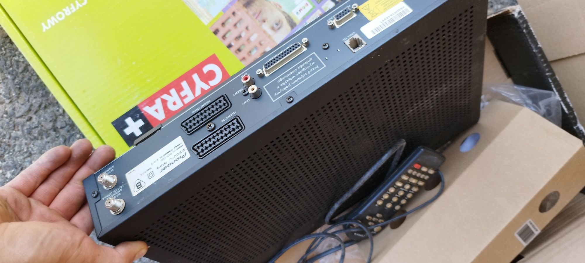 Dwa stare dekodery do telewizji satelitarnej sagem cyfra plus