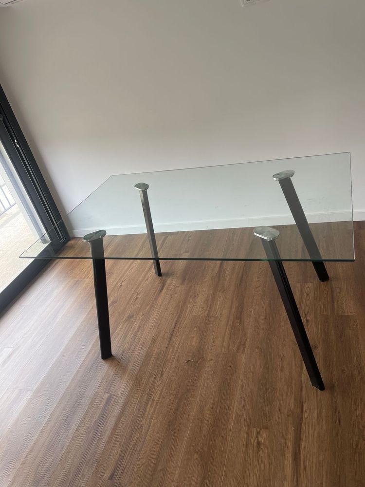 Mesa de jantar de vidro