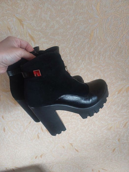 Обмін взуття 38,39р. Майже нові