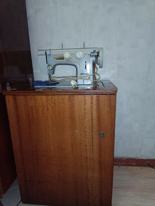 Швейная машина ЧАЙКА-lll б/у, в хорошем состоянии.