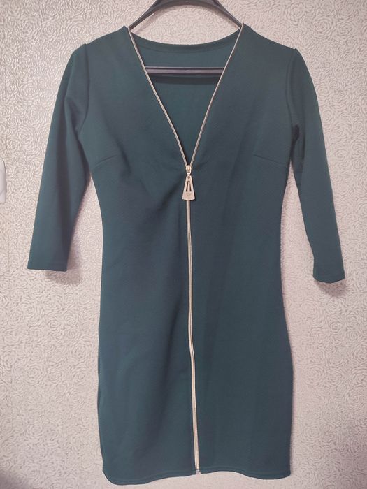 Сукні 42 розмір ідеальний стан