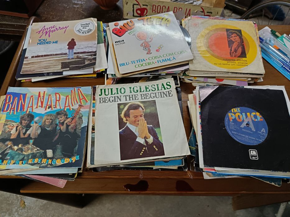 Gira discos com rádio e vinil