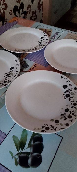 Терміново продається посуда,набір тарілки,набори, хрусталь.