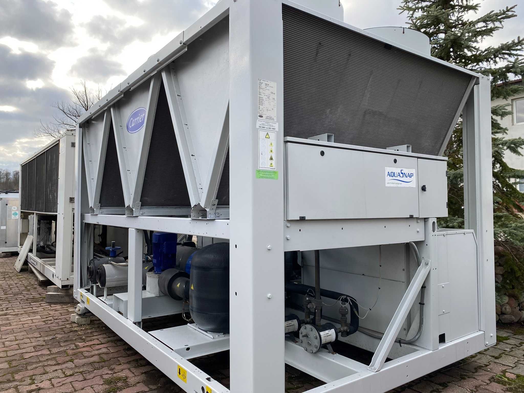 Agregat wody lodowej chiller Carrier 30RB0402 o wydajności 400 kW