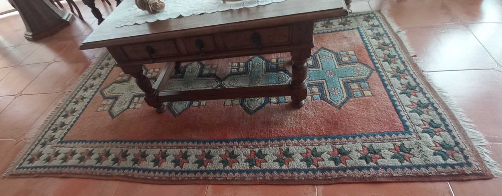 Tapete Turco em boas condições de conservação