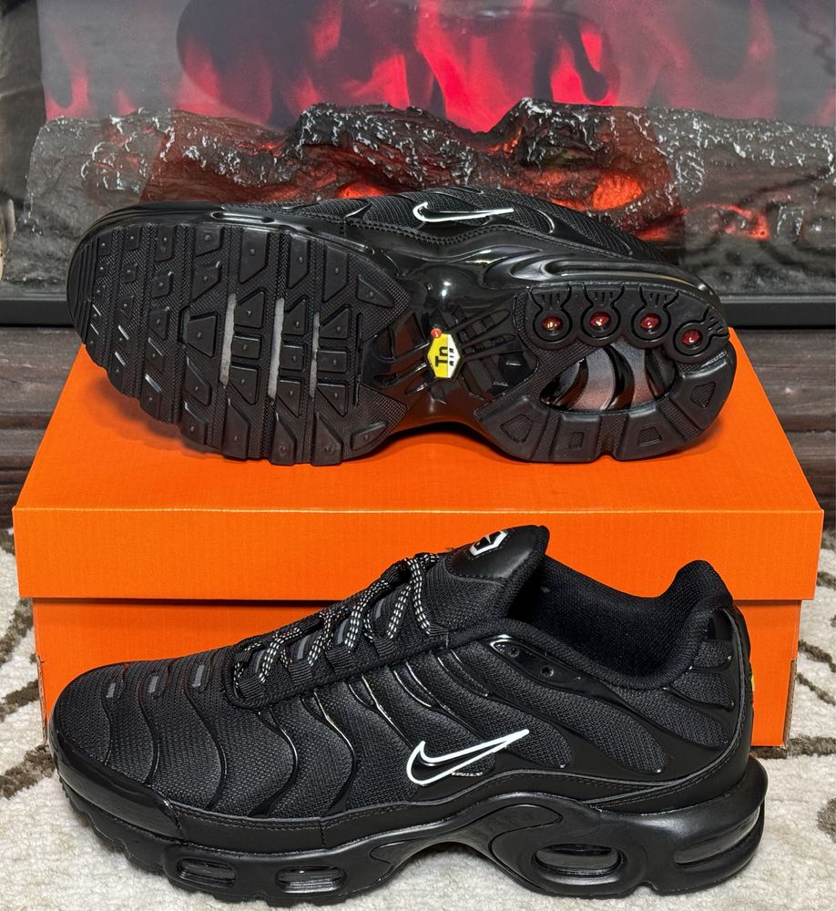 Кросівки  чорні Nike Air Mac TN Plus Black White