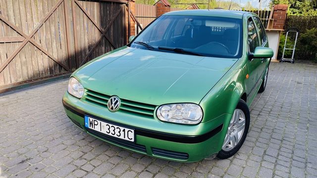 Volkswagen Golf 1.6Benzyna