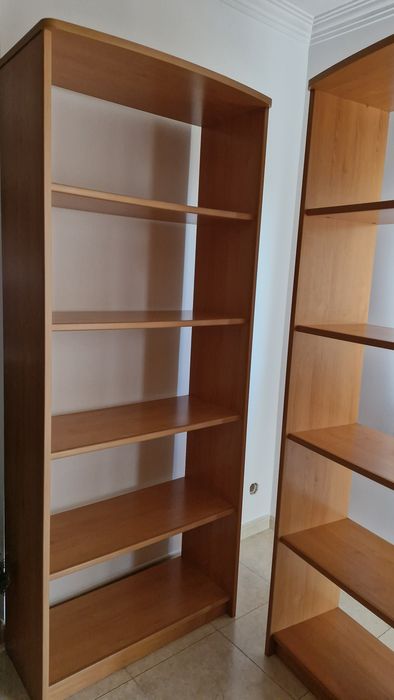 Estantes madeira castanho