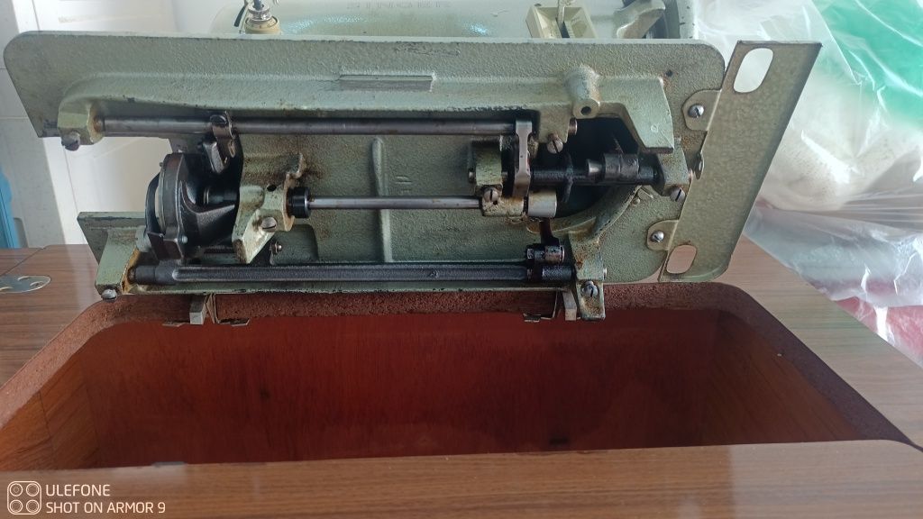 . Máquina de costura .