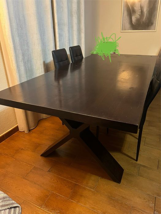 Mesa de sala de jantar com oferta de 3 cadeiras