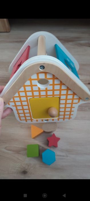 Drewniany domek sorter