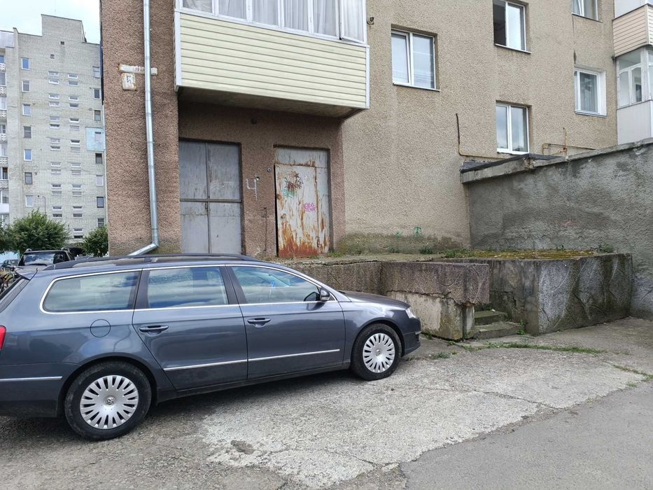 Оренда,продаж. Комерц. приміщення  в центрі . Ціна договірна. Обмін