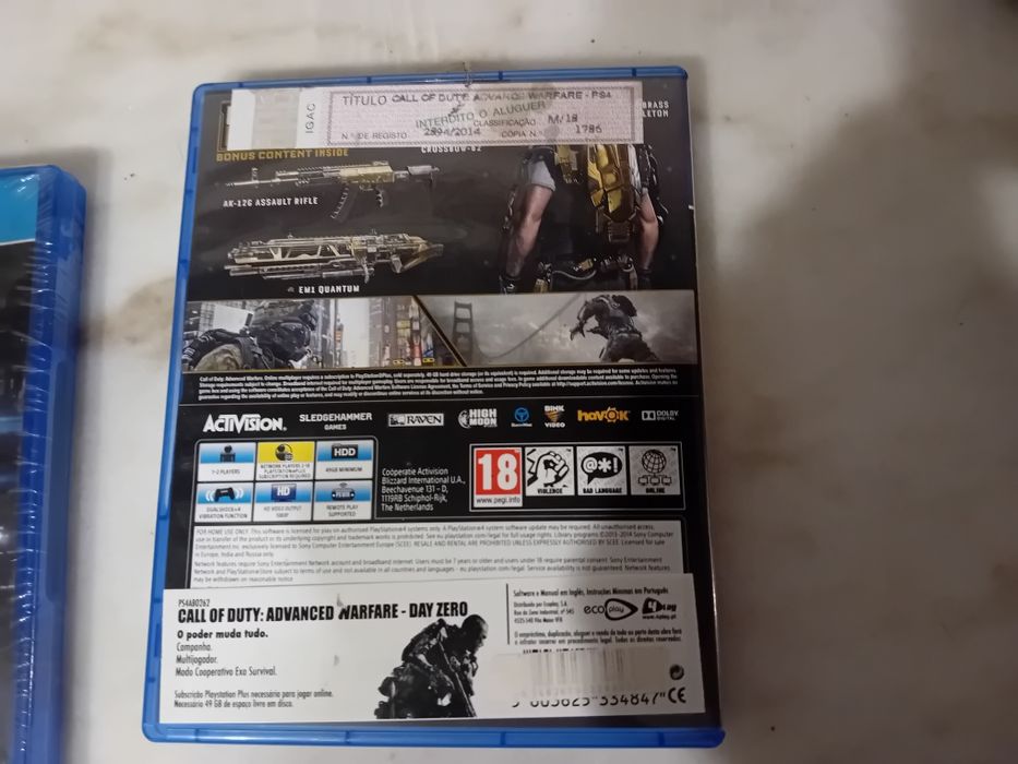 Conjunto de 2 Jogos PlayStation 4 Metal Gear Solid/Call of Duty
