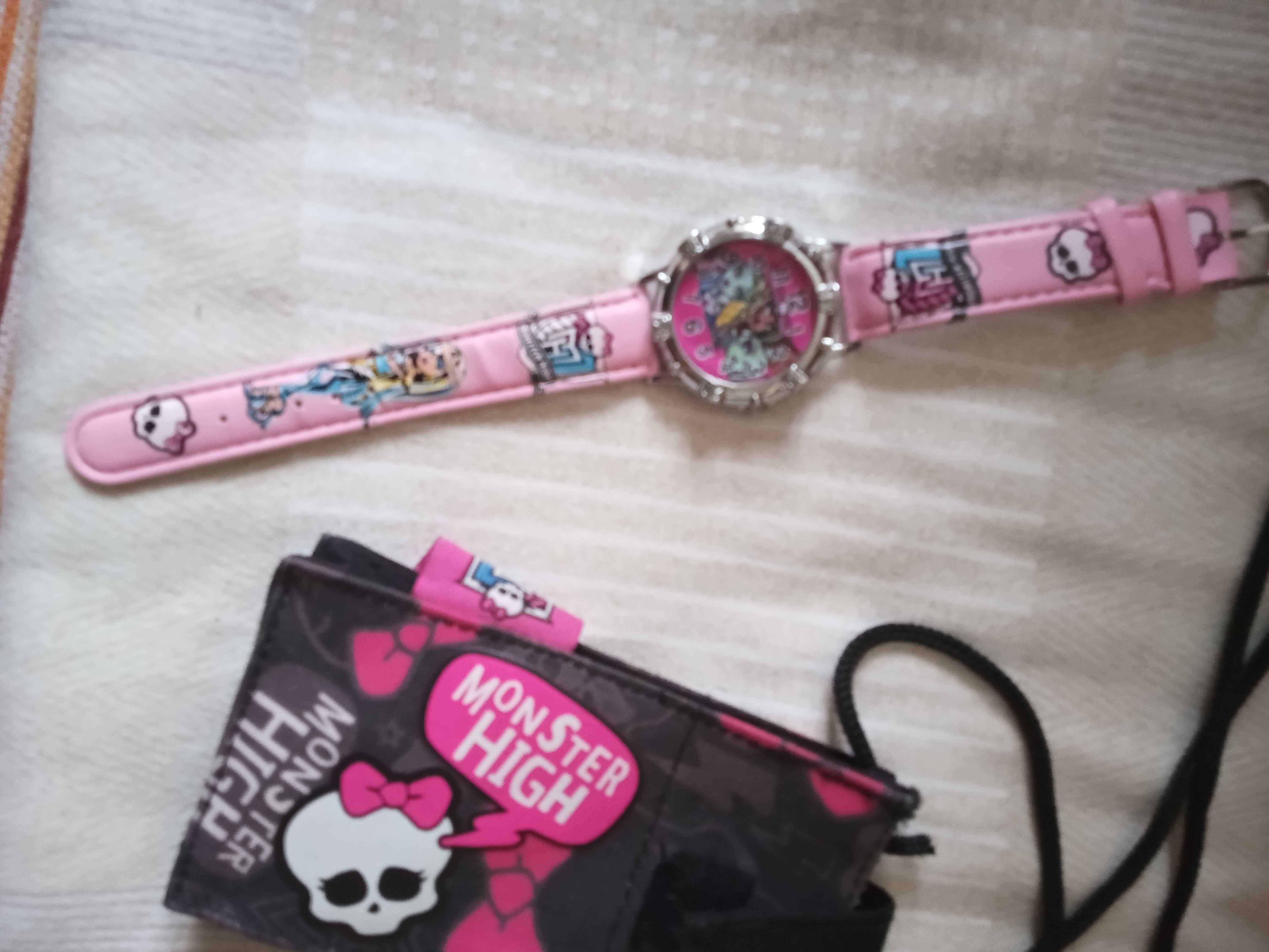 nowy zegarek dziecięcy z etui Monster High