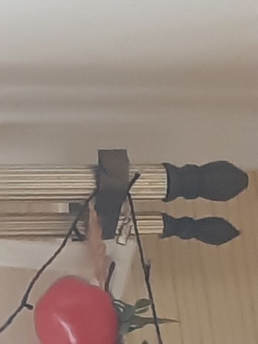 Продаються карнизи