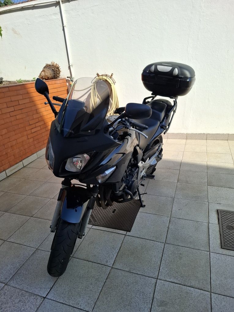 Honda 600CBF preta