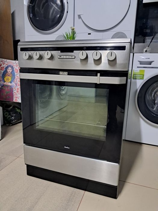 Широка електрична плита Аmica з  духовою шафою на 65л та шириною 60 см