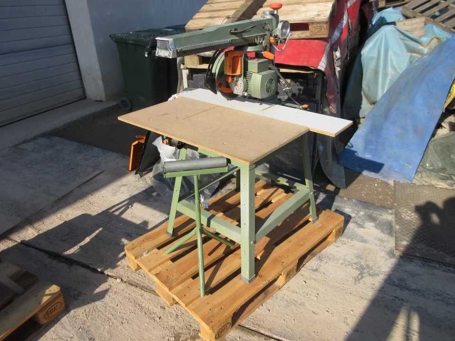 Piła ramieniowa Dewalt DW110 z piłą do drewna i stołem 380V