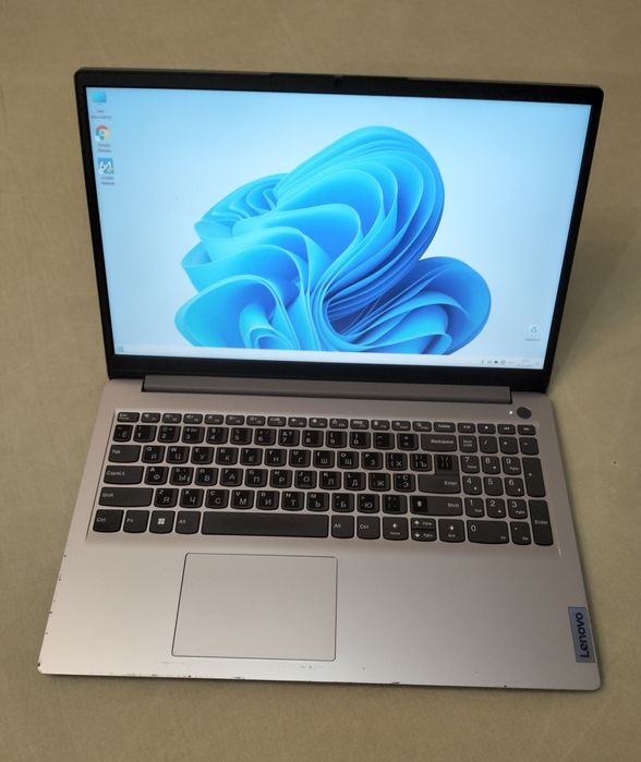 Lenovo _15.6 Full HD/ intel n4020/ram 8/SSD 256/новая батарея 10 часов