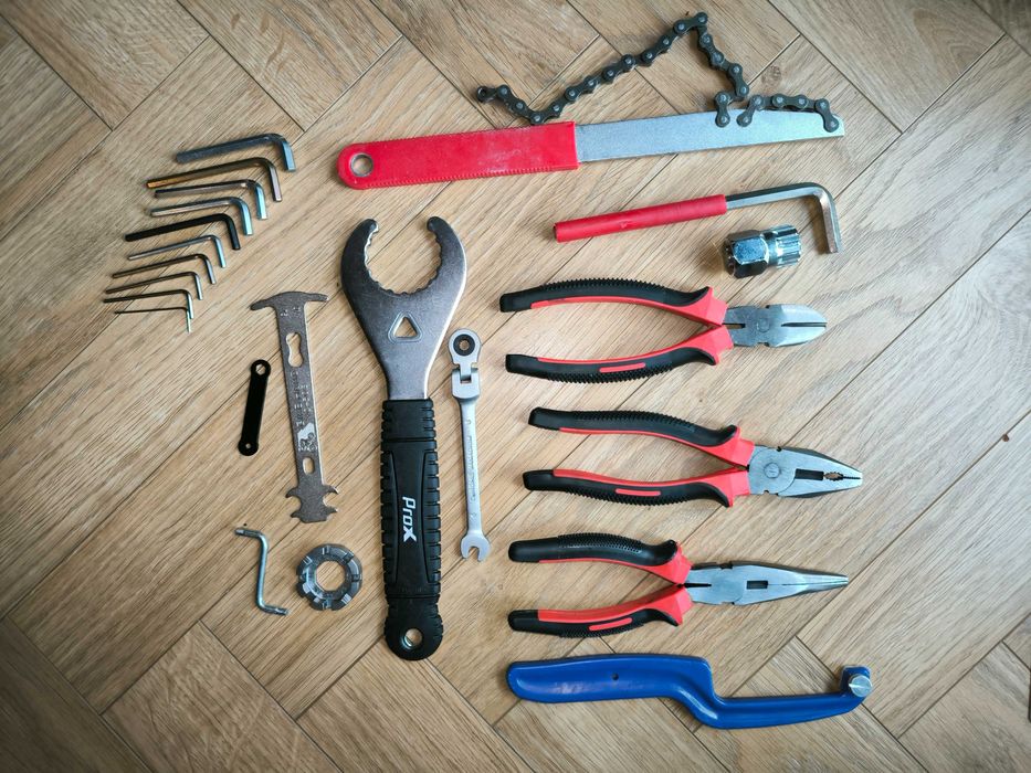 Zestaw narzędzi do serwisowania roweru