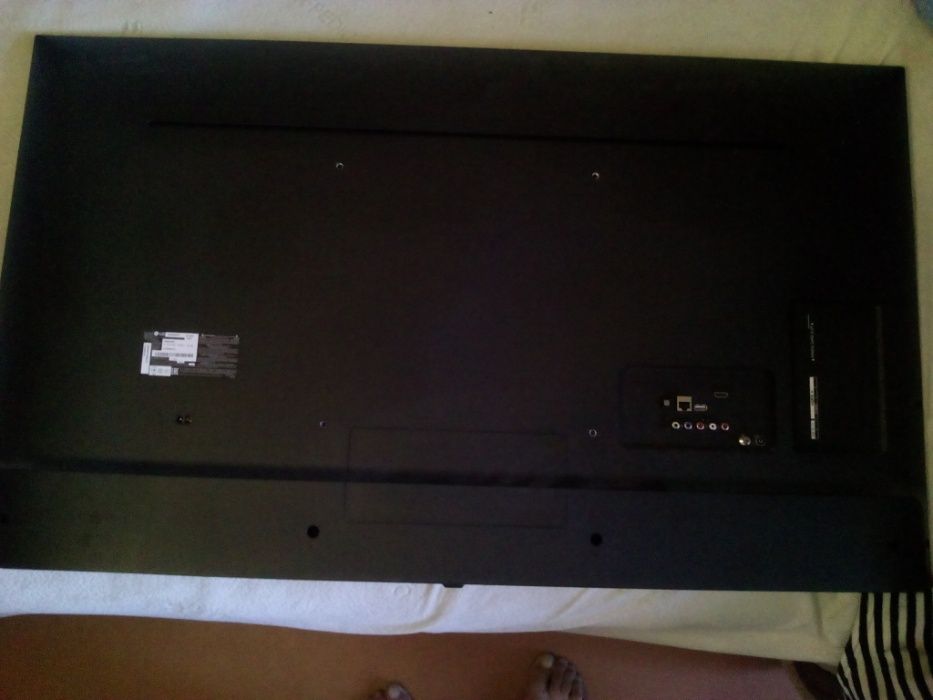 Продаю телевизор LG 49UK6300 PLB с битой матрицей