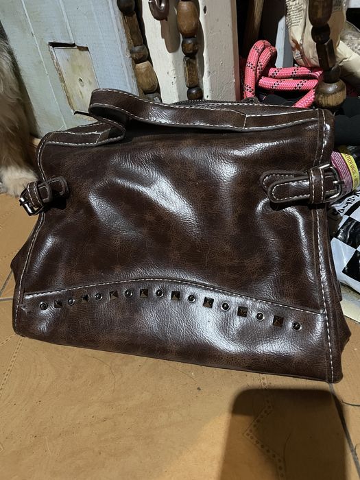 Bardzo ładna skórzana torebka damska do ręki