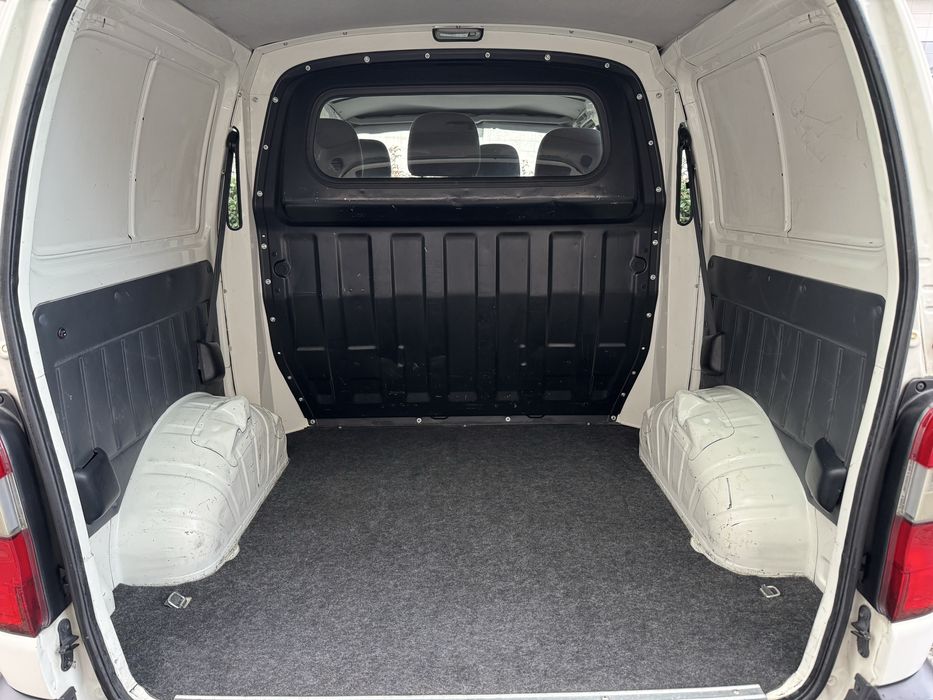 Toyota Hiace 2.5D - 4D 6 Lugares