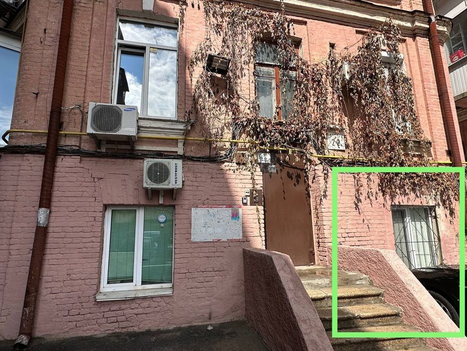 Продам приміщення 21 м2 по вулиці Михайлівська 22  Б