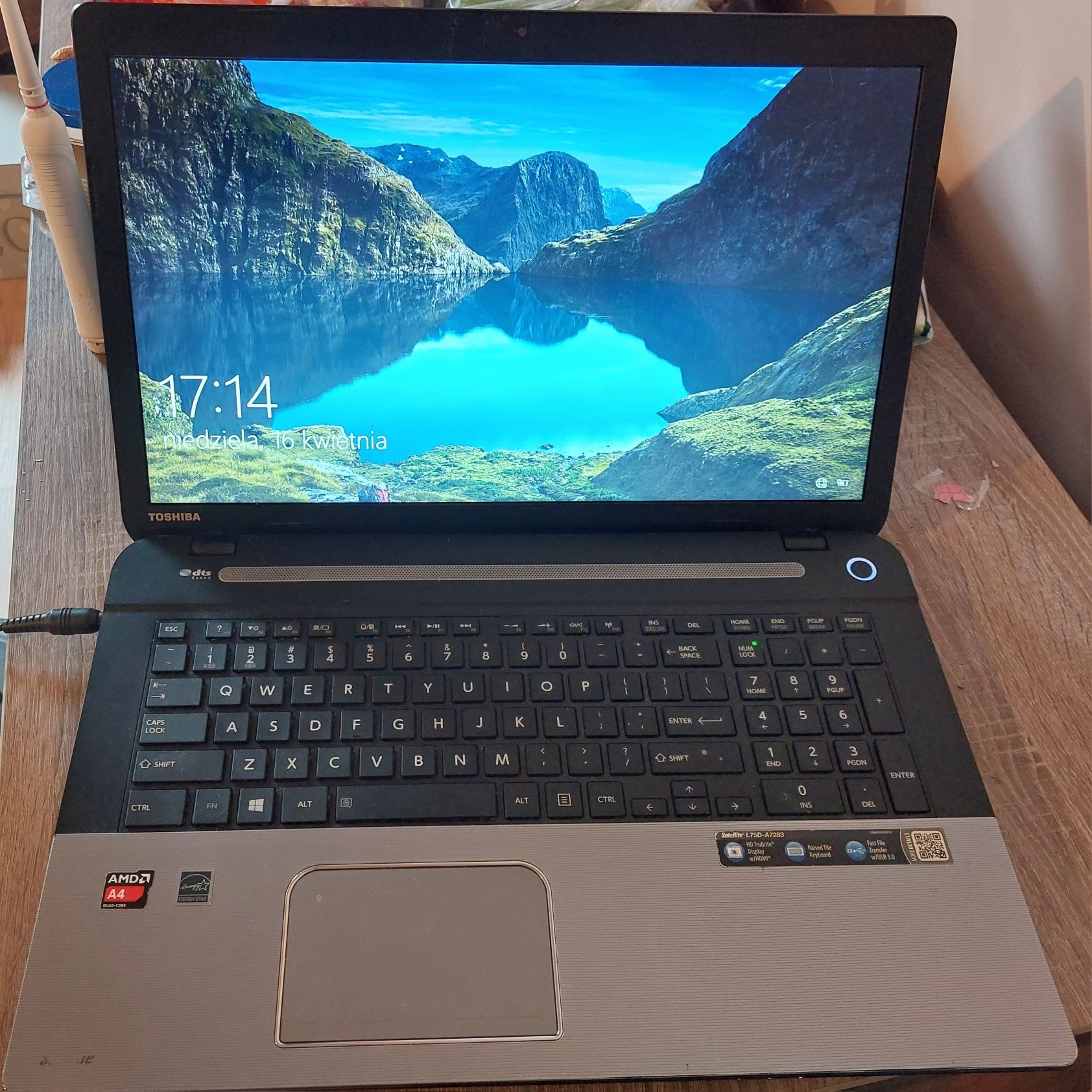 Laptop Toshiba 17,3", Windows 10