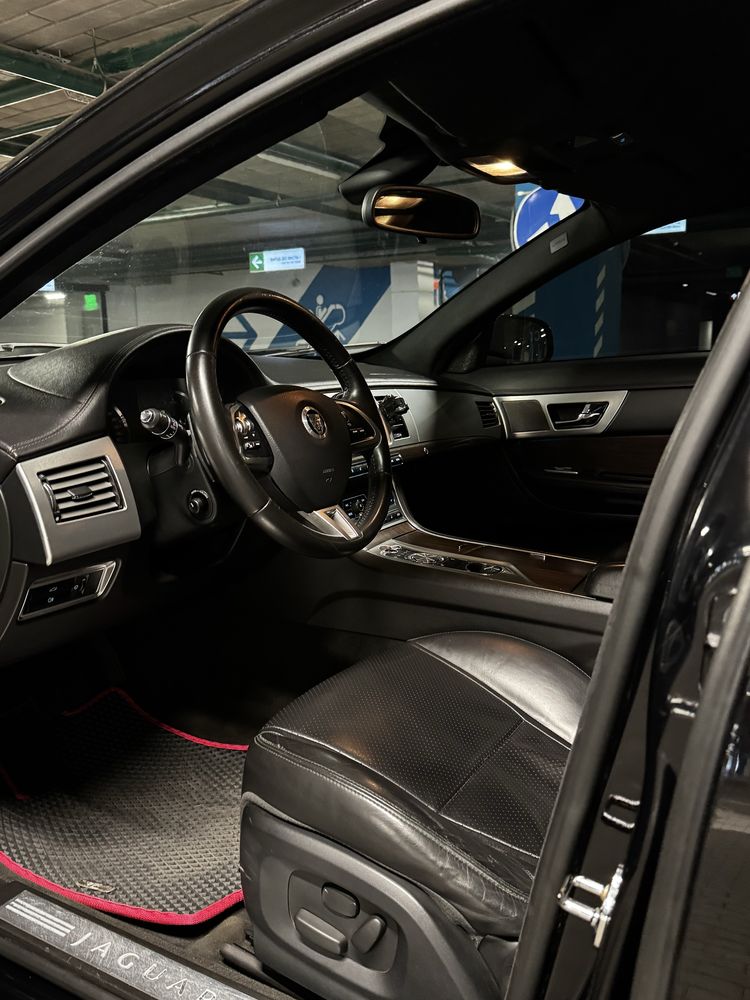 Найтильніший JAGUAR XF 2012 року 3.0 бенз