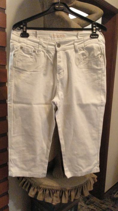 4 Calças tamanho 42/44 em bom estado