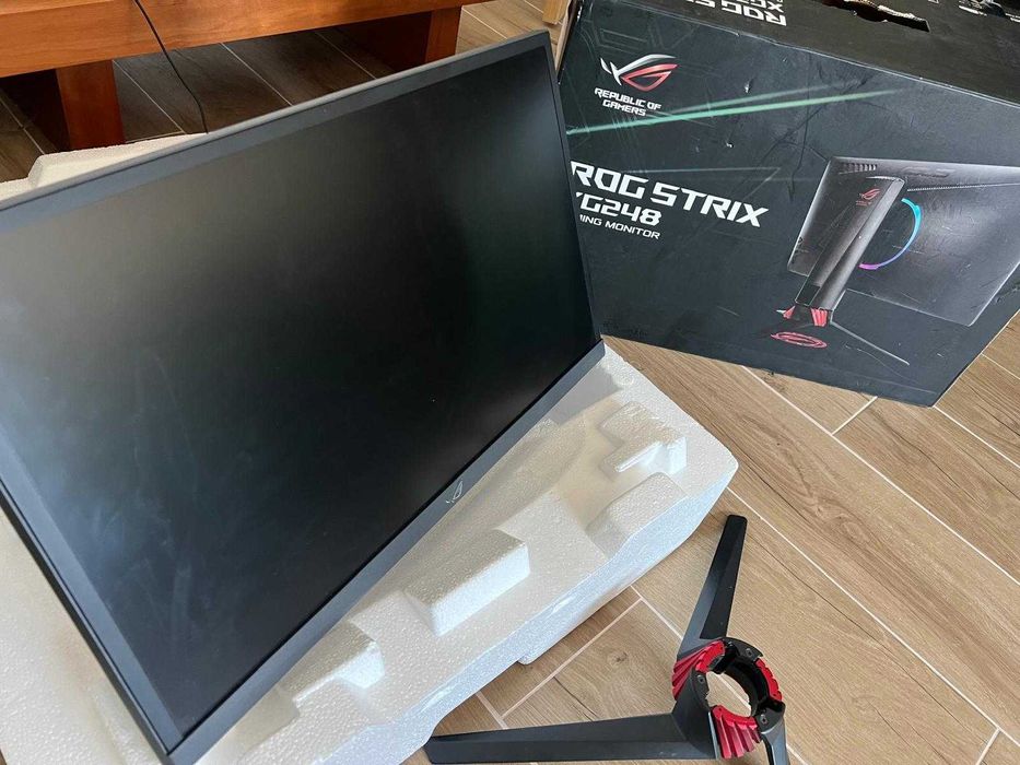 ASUS ROG Strix XG248 24" 240Hz - Para Peças ou Reparo