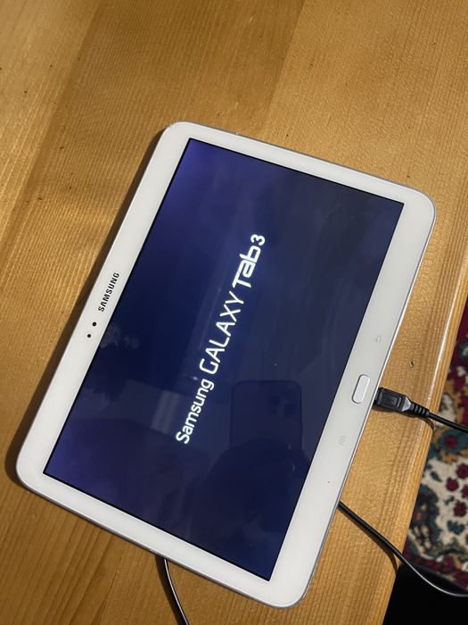 Продам Планшет samsung galaxy tab 3 10,1" 2 gb / 16 gb белый