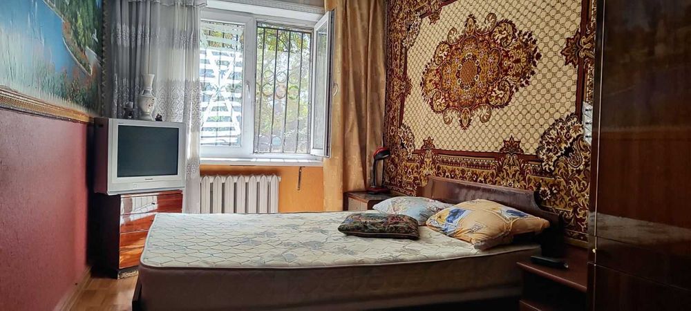Продам трикімнатну квартиру на  Черемушках