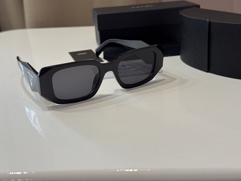 Окуляри Прада Prada в широкій оправі чорні