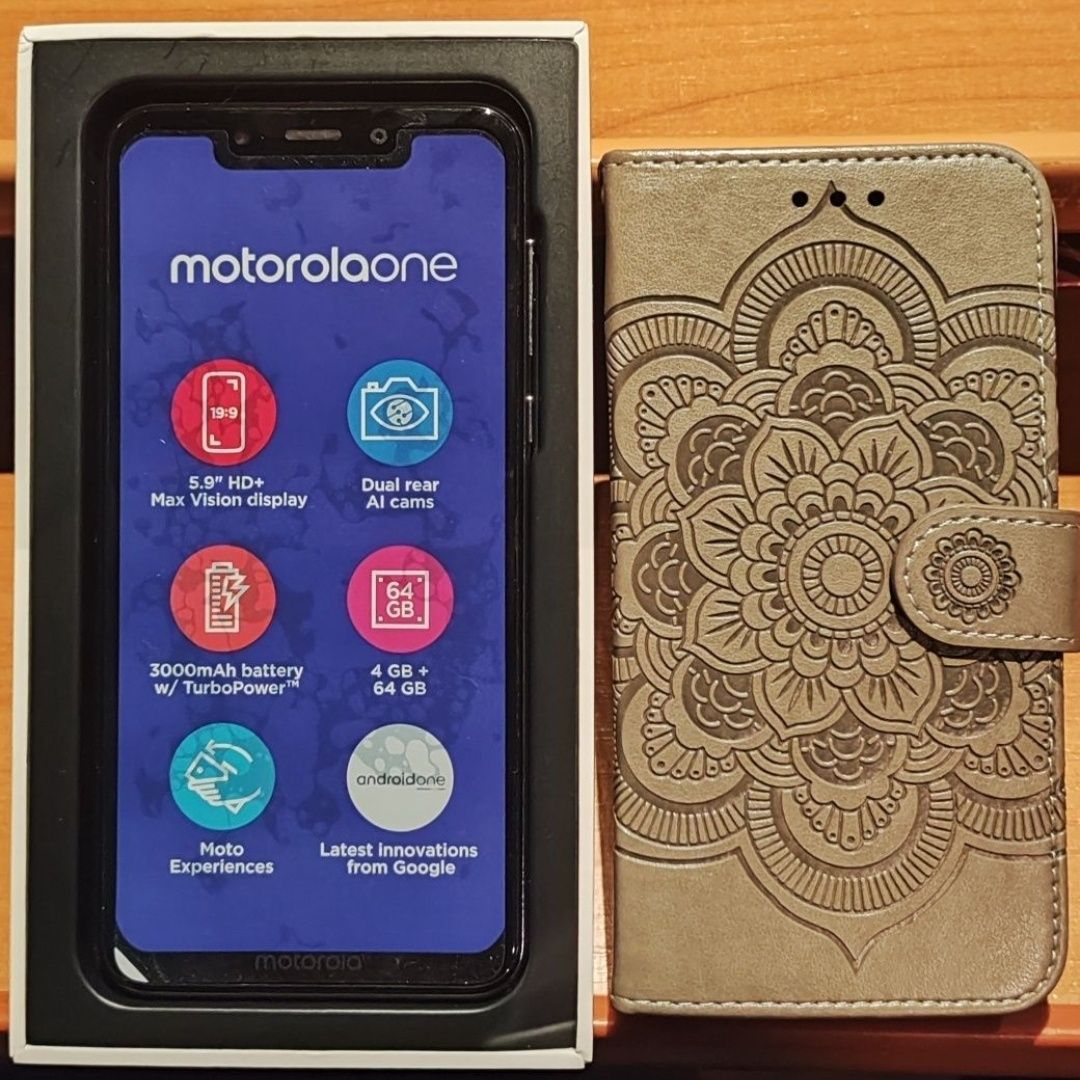 Telefon Smartfon Motorola One + etui