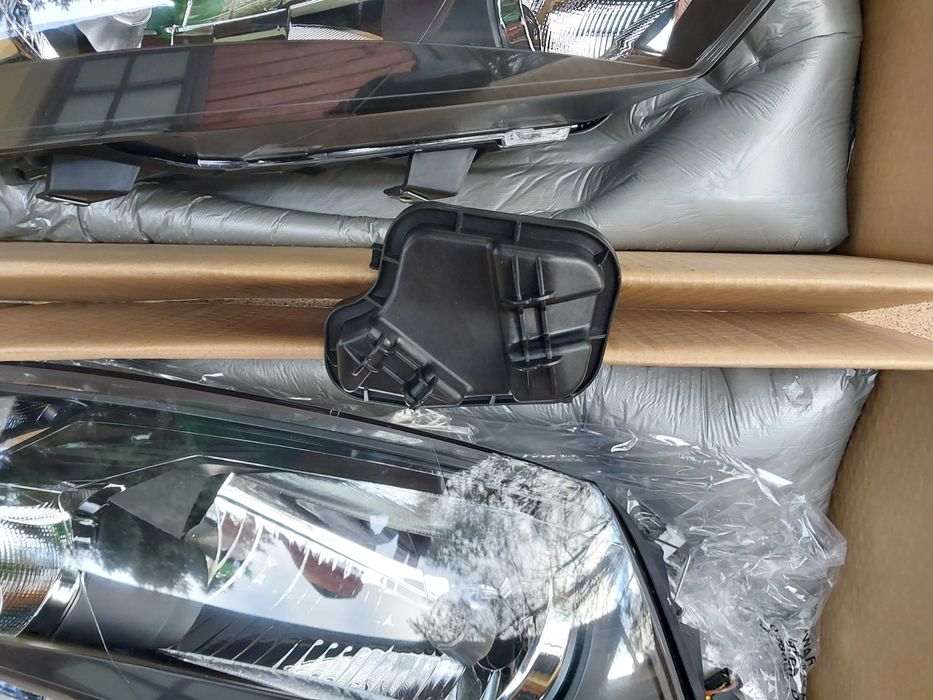 VW POLO 6R komplet lamp przednich NOWE H4