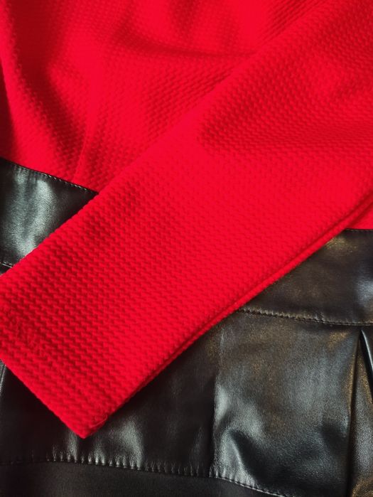 Червона сукня з шкіряним низом