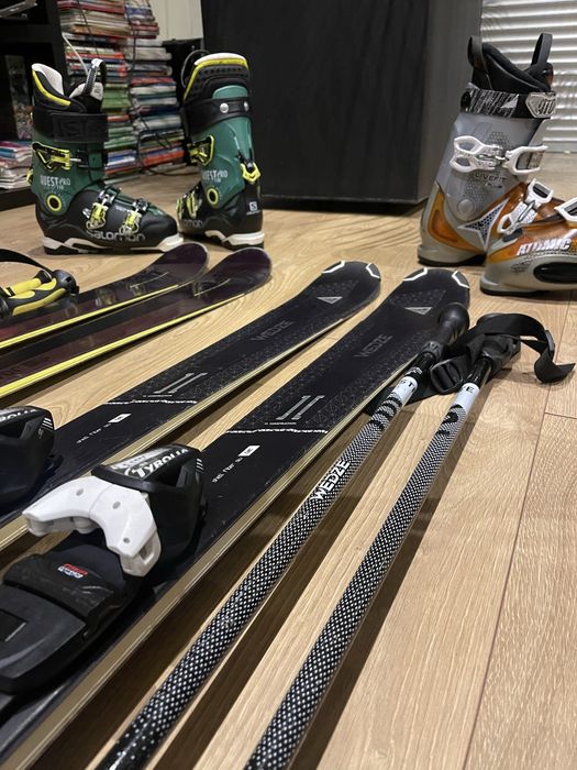 Skis + botas + bastões (cada conjunto) como novo