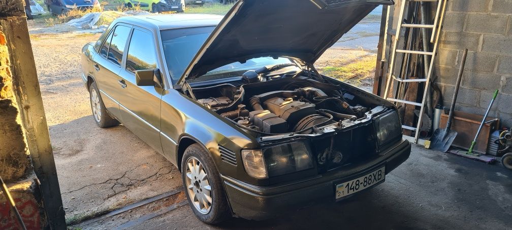 Продам хороший мерс 124