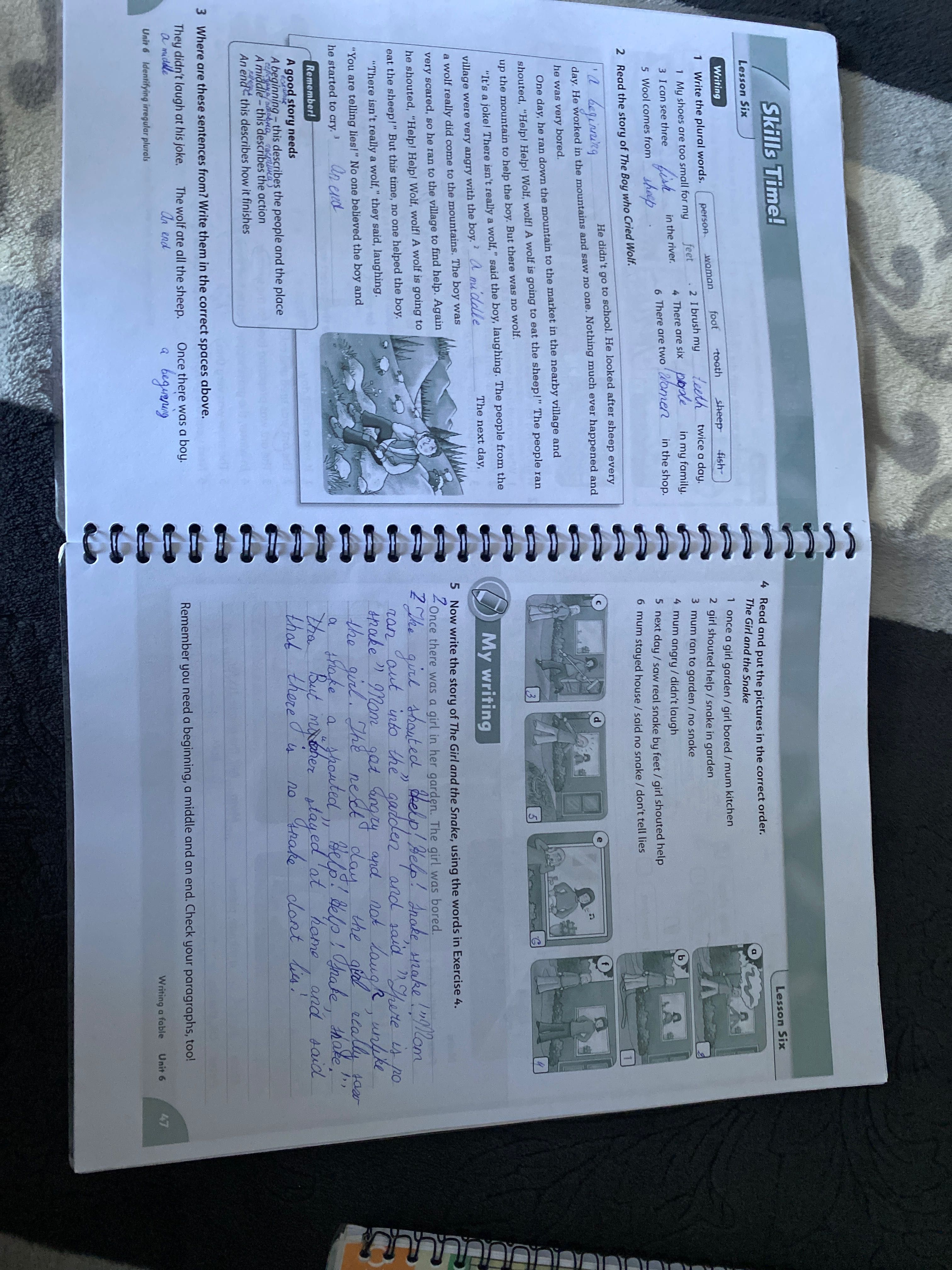 Family and friends 4 Class Book, Workbook